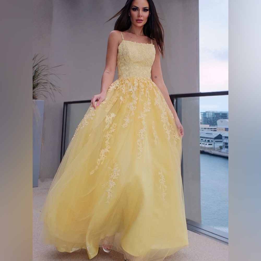 Elegant Yellow Lace Evening Gown NWOT